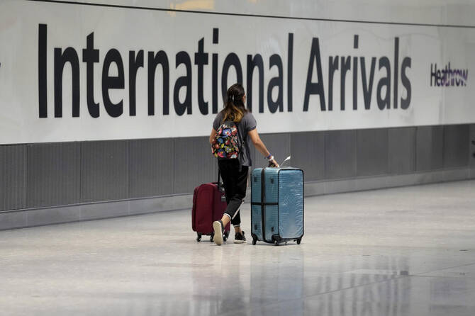 UK net migration in 2024 fell by half to 431,000