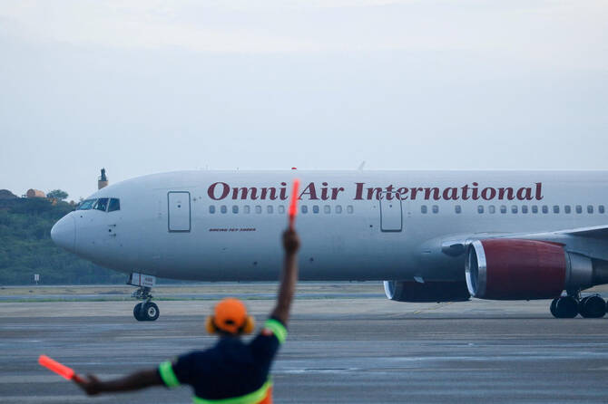 Panama resumes flights to Venezuela, allowing for migrant returns Panama resumes flights to Venezuela, allowing for migrant returns