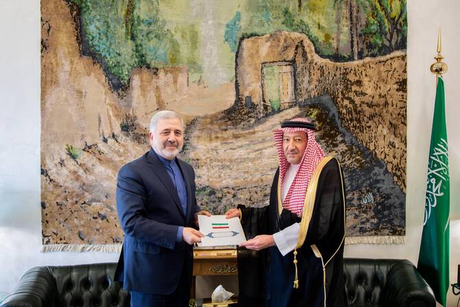 Iran’s ambassador to Kingdom Alireza Enayati hands over the message to Deputy Minister of Foreign Affairs Waleed Al-Khuraiji.